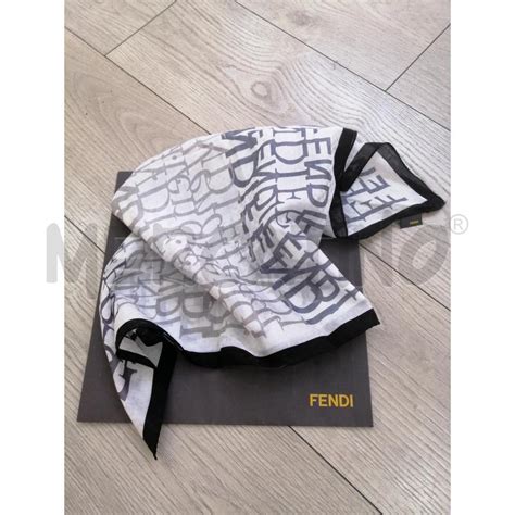 foulard fendi bianco e nero|Fendi.